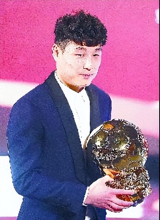 武磊错失单刀球，莱比锡门将神勇扑救成最大功臣！